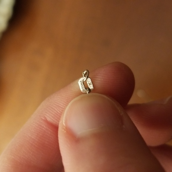 Sterling silver snowflake pendant on a sterling silver chain - Picture 4 of 7